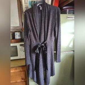 long sleeve light sweater with black silk ties